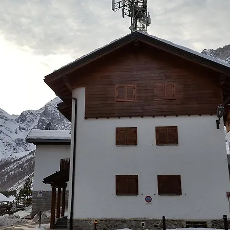 アパートホテル Maison Rosalp 3*